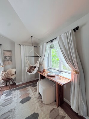 Interior - NEW - modern comfort, remodeled, A/C, free parking (Seattle)
