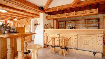 Bar (in der Unterkunft)