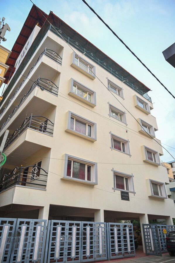 Unclassified image, 1 of 43, button - Enkay Apartments Bangalore Hebbal (Bengaluru)