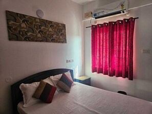 Iron/ironing board, free WiFi - Madisions Suites (Bengaluru)