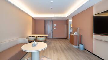 Superior Room, 1 Bedroom | Living area