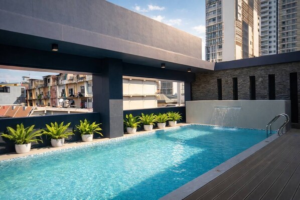 Pool - Leston Hotel (Bangkok)