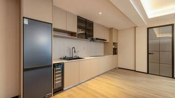 Family Suite, 2 Bedrooms, City View | Private kitchen