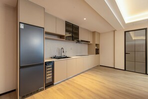 Family Suite, 2 Bedrooms, City View | Private kitchen - Leston Hotel (Bangkok)