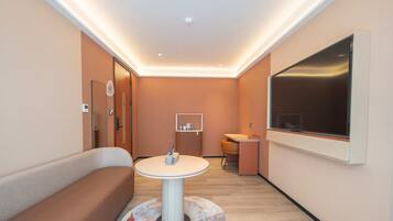 Deluxe Room, 1 Bedroom | Living area