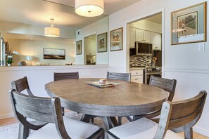 Dining - Pool Access! Base to See Stanford & Int’l Soccer (Menlo Park)
