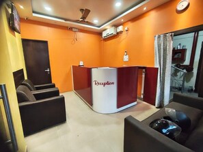 House | Reception - Townhouse Guwahati Airport (Guwahati)