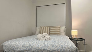 3 bedrooms, iron/ironing board, Internet, bed sheets