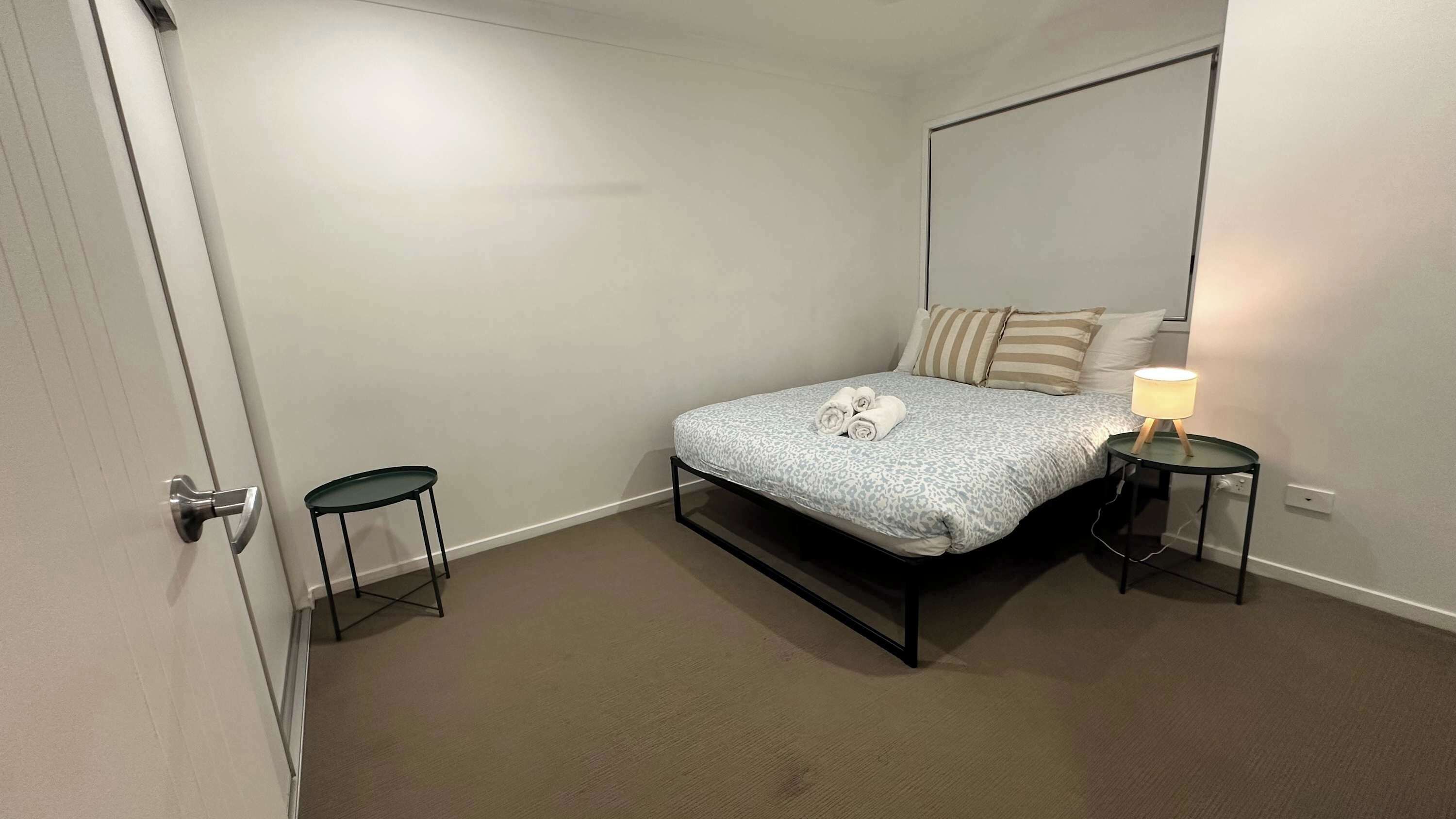 3 bedrooms, iron/ironing board, internet, bed sheets