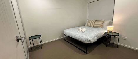 3 bedrooms, iron/ironing board, Internet, bed sheets