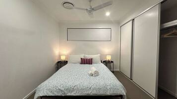 3 bedrooms, iron/ironing board, Internet, bed sheets