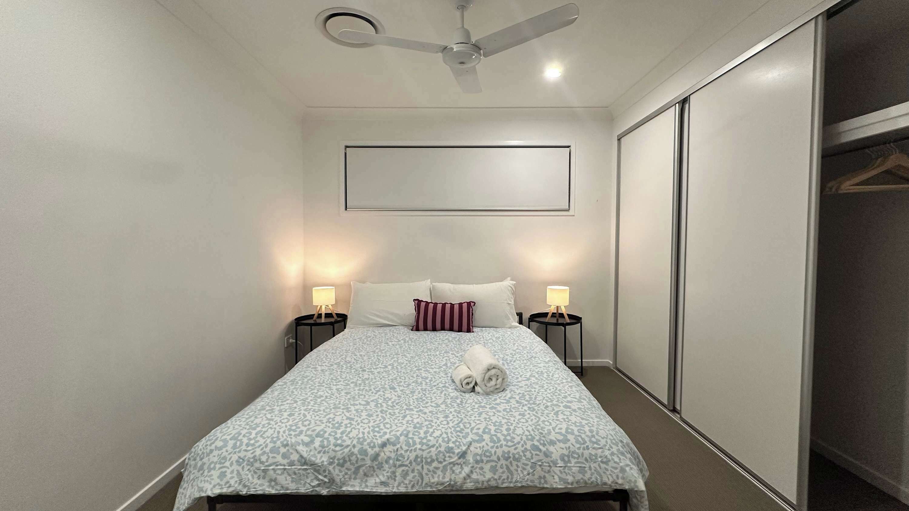 3 bedrooms, iron/ironing board, internet, bed sheets
