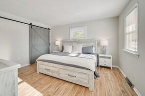 3 bedrooms, iron/ironing board, Internet, bed sheets