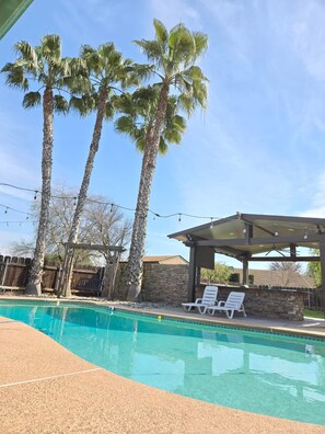 Pool - Private Guest Suite + Pool Access, North Hanford (Hanford)