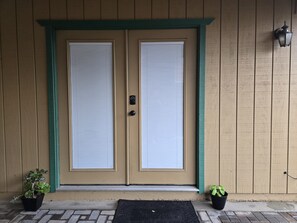 Exterior detail - Private Guest Suite + Pool Access, North Hanford (Hanford)