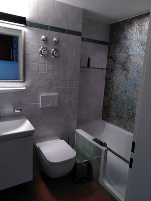 Shower, hair dryer, towels - Vacation apartment Refugium.311 with indoor pool (Bad Reichenhall)