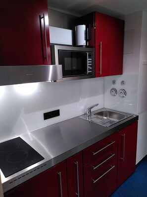 Fridge, microwave, stovetop, dishwasher - Vacation apartment Refugium.311 with indoor pool (Bad Reichenhall)
