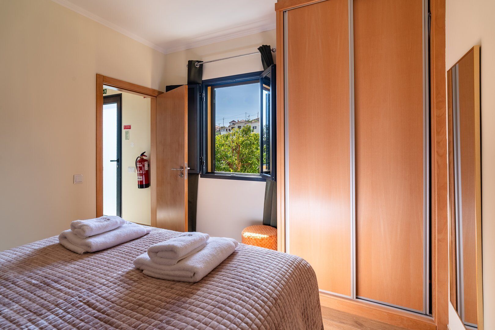 Fer et planche à repasser, accès Internet, draps fournis