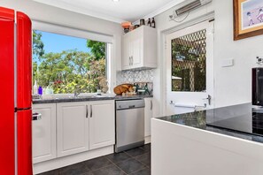 Fridge, microwave, oven, stovetop - KW Cottage | Animals, Farm Escape, Walking Trail (Crafers West)