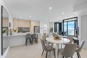 Dining - The Zenith - With Carpark NEW Beachfront 3BR Ocean View unit with Pool and GYM (Surfers Paradise)