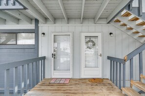 Exterior detail - Resort Perks! Waterfront Lake of the Ozarks Gem (Osage Beach)