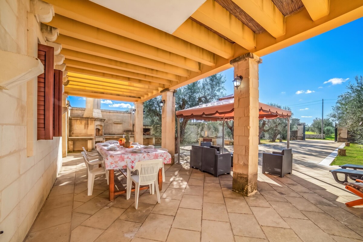 Family House, 2 Bedrooms, 2 Bathrooms (Villa Gloria with Garden near the Sea) | Outdoor dining