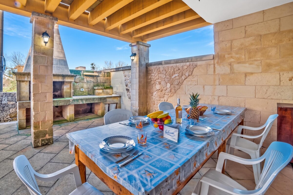 Family House, 2 Bedrooms, 2 Bathrooms (Villa Marta With Garden Near The Sea) | Outdoor dining