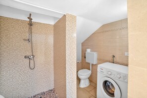 Shower, hair dryer, bidet, towels - Villa Gloria and Marta With Garden Near The Sea (Melendugno)