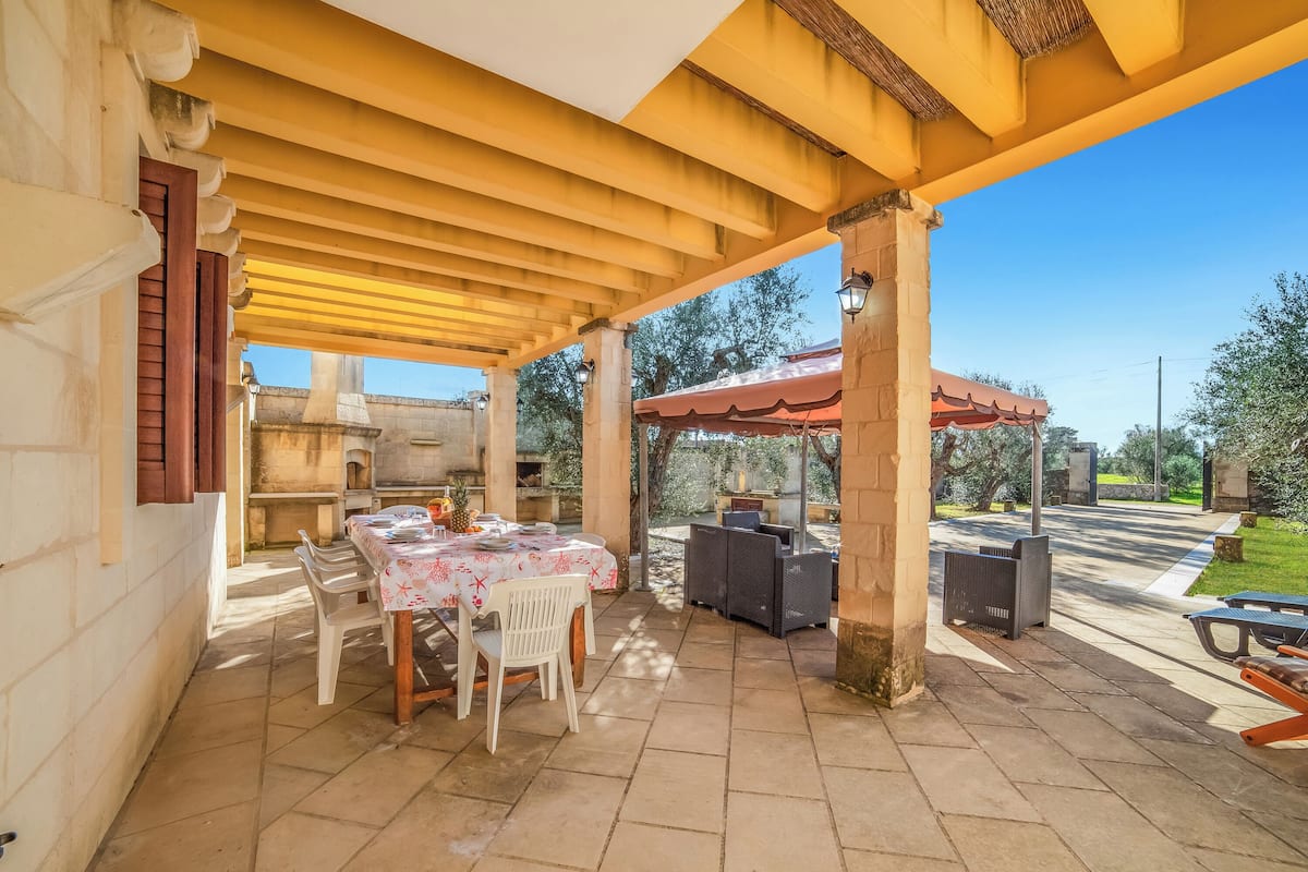 Family House, Multiple Bedrooms, 2 Bathrooms (Villa Gloria with garden near the sea) | Outdoor dining