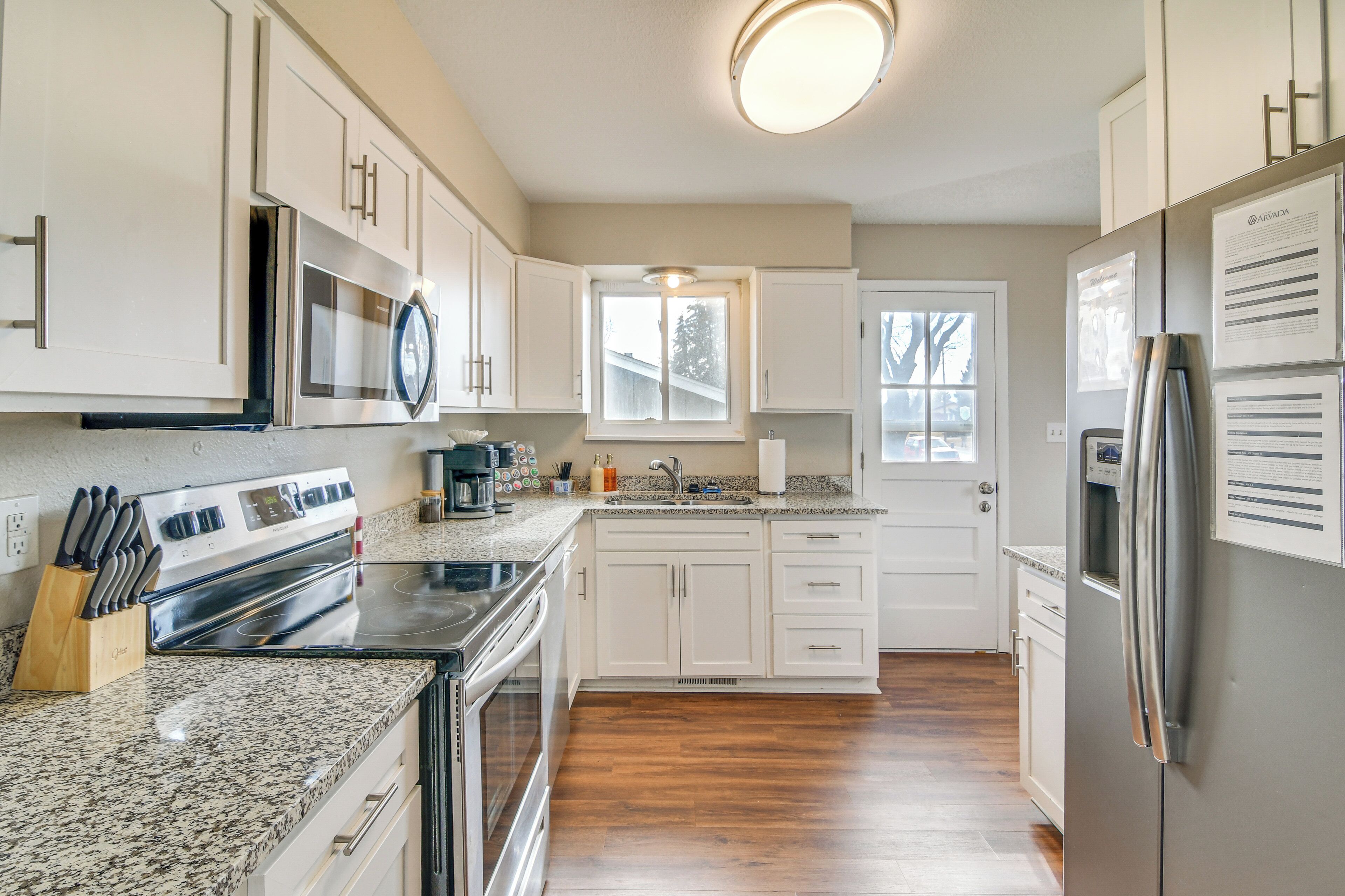 Fridge, microwave, stovetop, dishwasher