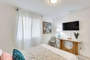 3 bedrooms, iron/ironing board, Internet, bed sheets - Apt Near Mall, The Big Easy Casino & Beaches! (Hallandale Beach)
