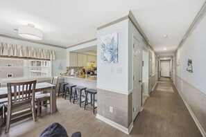 Dining - Steps to the Beach - Short Drive to Dining & Shops - SS6 (Myrtle Beach)