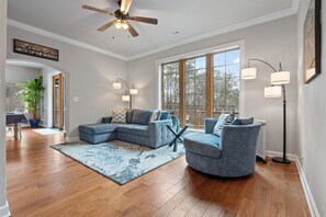 Smart TV, DVD player, ping pong, books - Wedowee Lakefront Cove + Firepit + Game Room + Retreat (Wedowee)