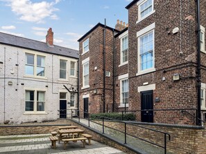 Exterior - 8 bedroom accommodation in Sunderland (Sunderland)