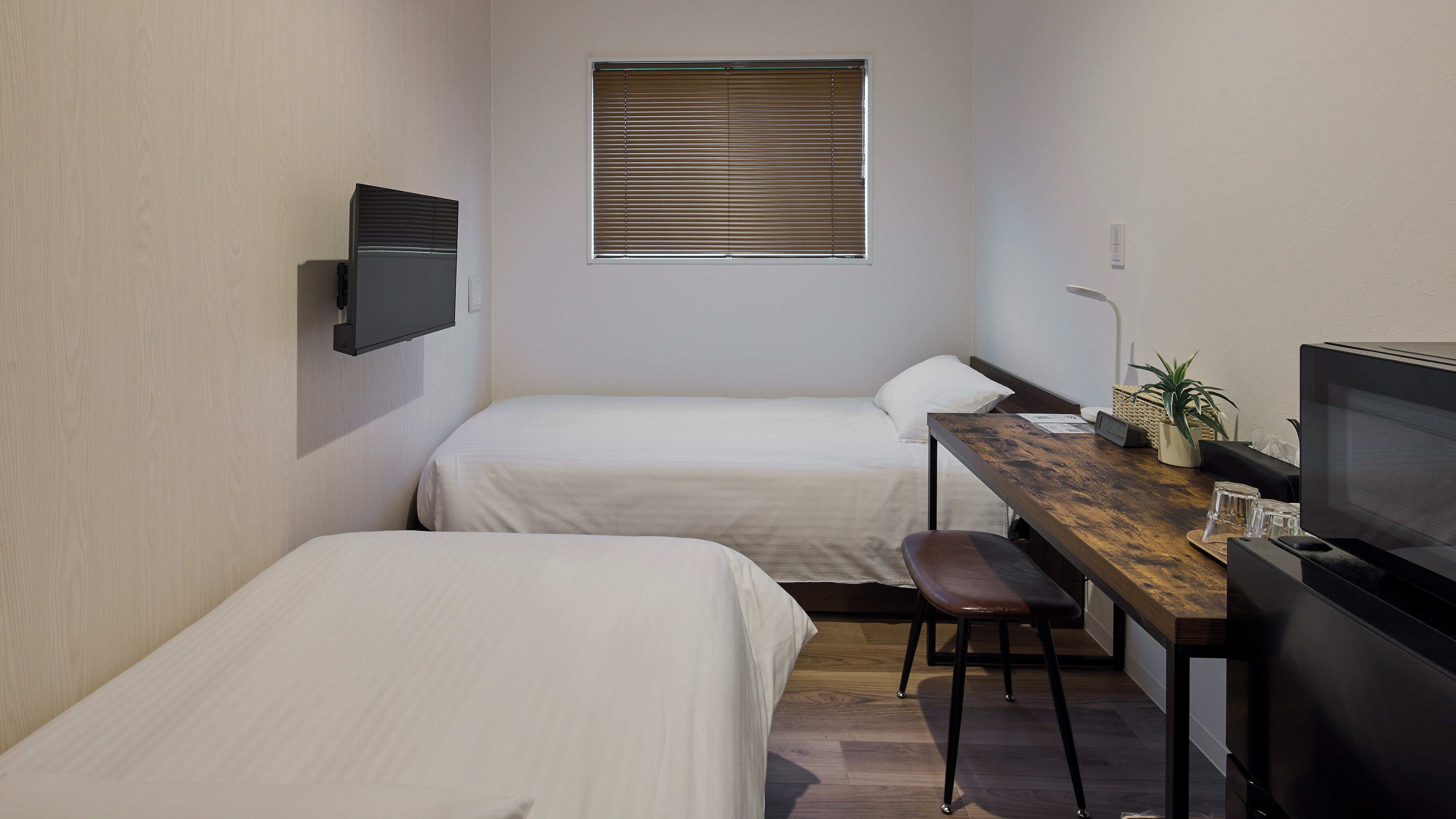 Quarto duplo standard, para não fumantes (Light Snacks&Beer, Parking, 2 Guests) | Individualmente decorados, individualmente mobiliados, Wi-Fi de cortesia