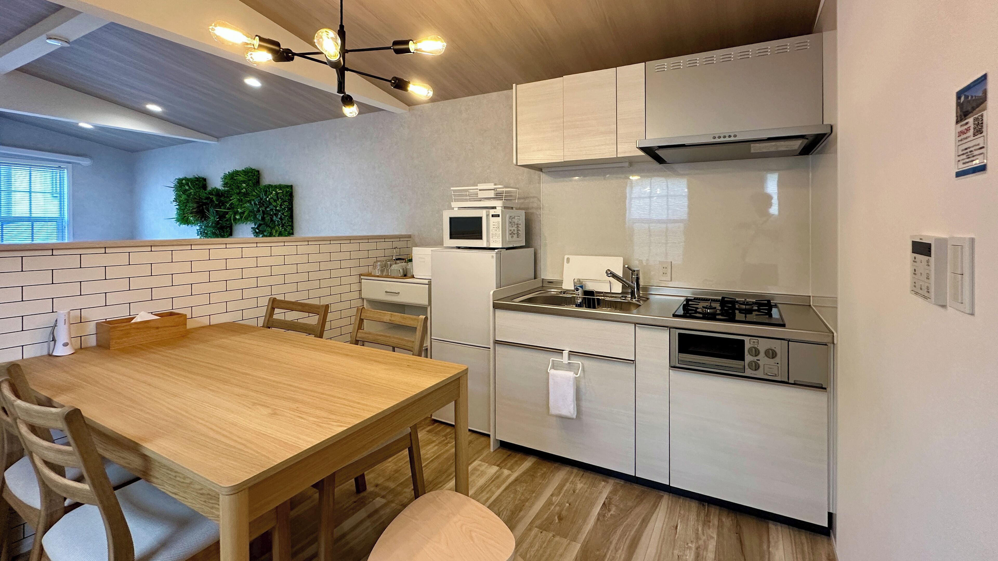 YF-1 (Up to 5 Guests): Family-Friendly/Light Snacks & Beer/Parking Available/Non-Smoking | Private kitchen | Fridge, microwave, electric kettle