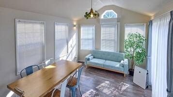 Quarto família, para não fumantes (YF-4,LightSnacks&Beer,Parking,5Guests) | Área de estar