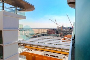 View from property - Bloomfields Cozy 1BR In Oasis Masdar (Abu Dhabi)