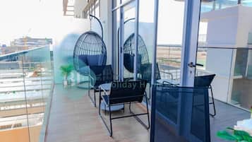 Apartment, Balcony | Outdoor dining