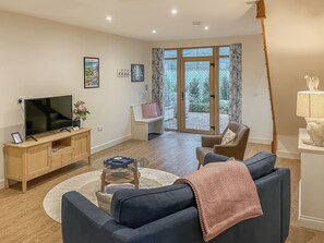 TV - Goose Beck Cottages - Solaris (Tockwith, near York)