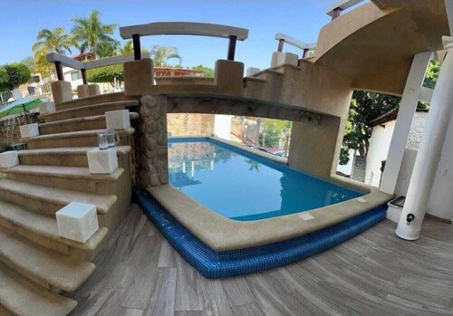 LakeHouse Teques Lakefront home with pool and jacuzzis