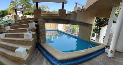 LakeHouse Teques Lakefront home with pool and jacuzzis