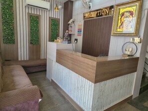 Lobby - OnlyStay Giriraj Ji Near Prem Mandir (Vrindavan)