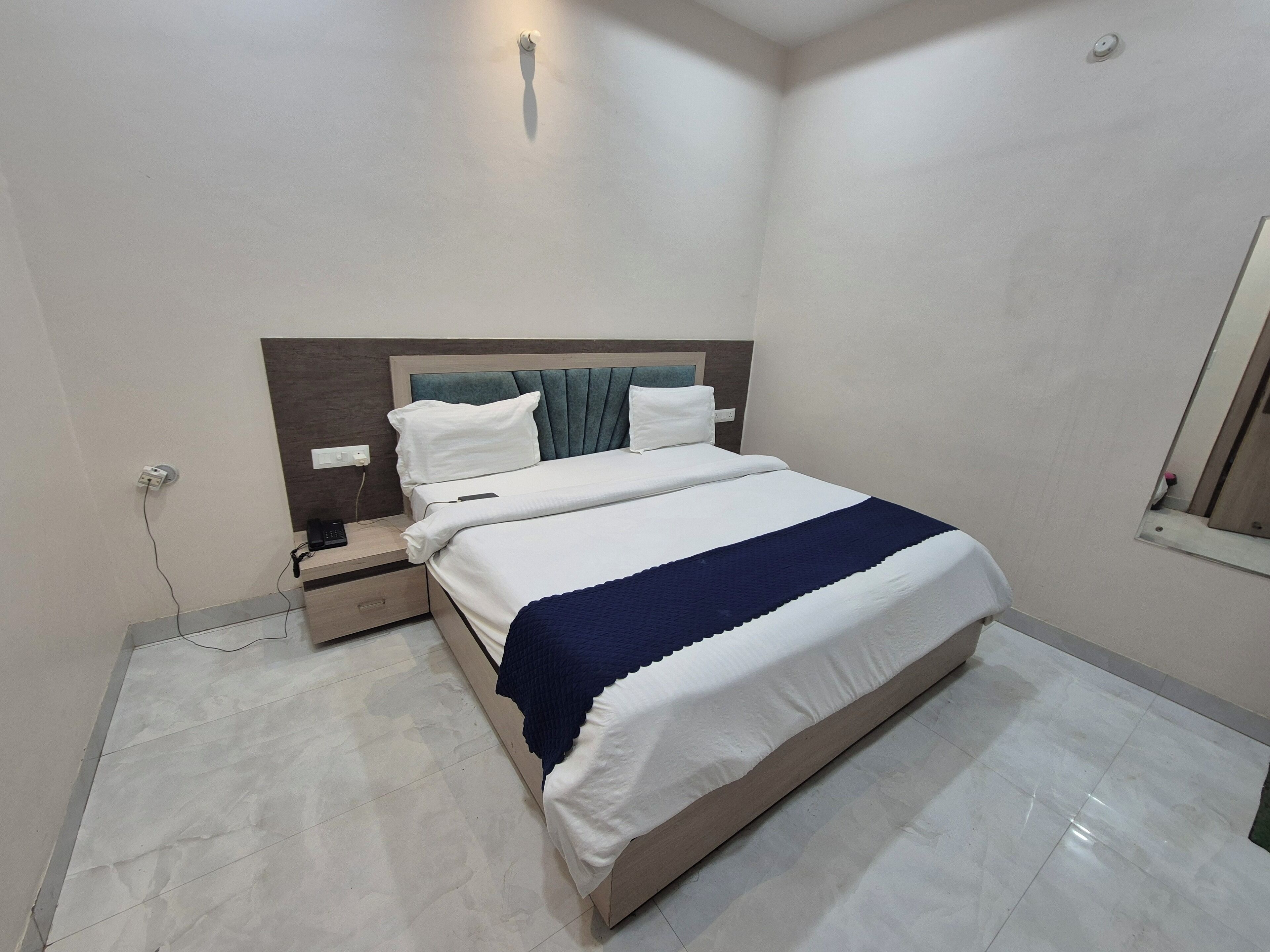 Deluxe Double Room | Free WiFi