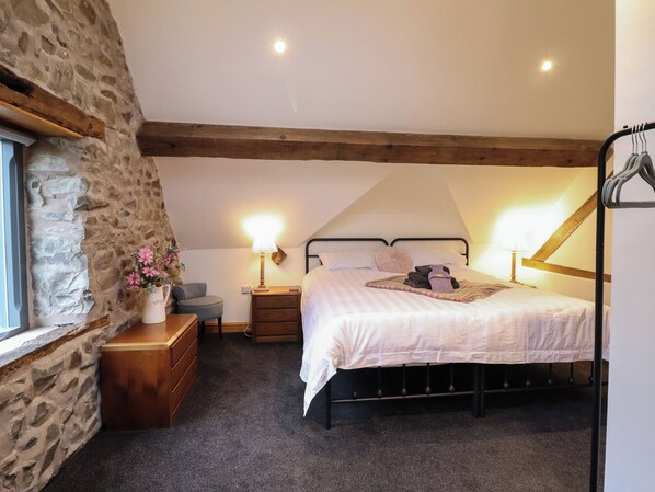 4 bedrooms, individually decorated, individually furnished, free WiFi