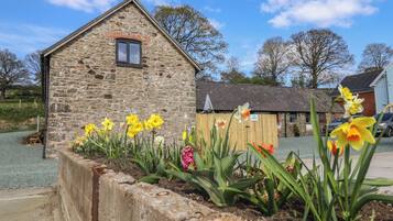 Cottage | Property grounds