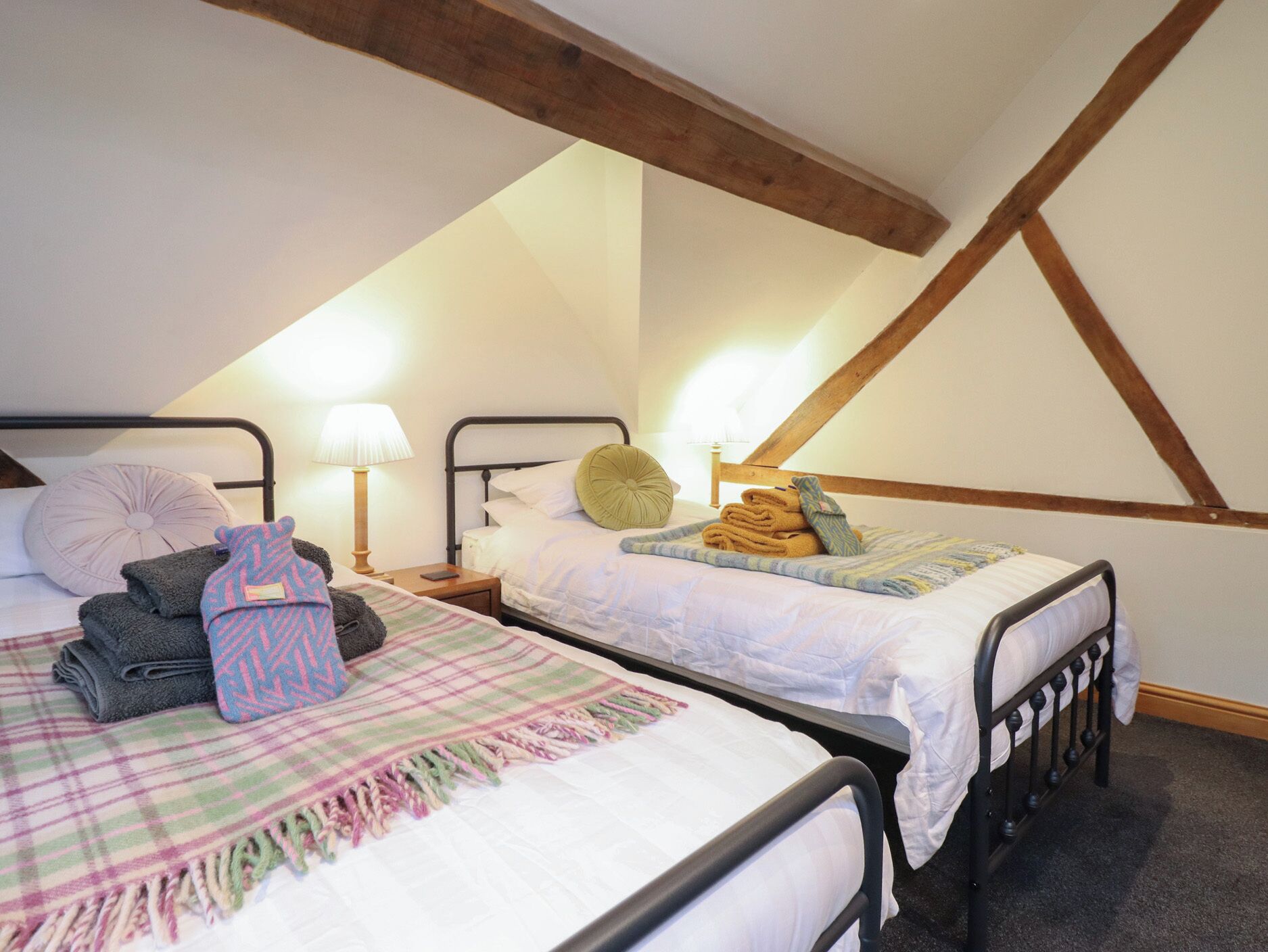 4 chambres, décor unique, ameublement unique, accès au Wi-Fi (inclus)