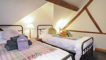 4 phòng ngủ, trang trí khác biệt