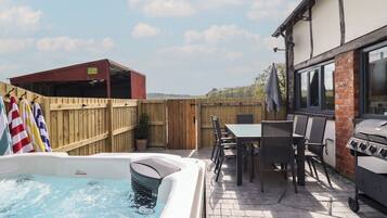 Cottage | Outdoor dining