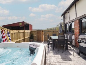 Cottage | Outdoor dining - The Granary (Welshpool)